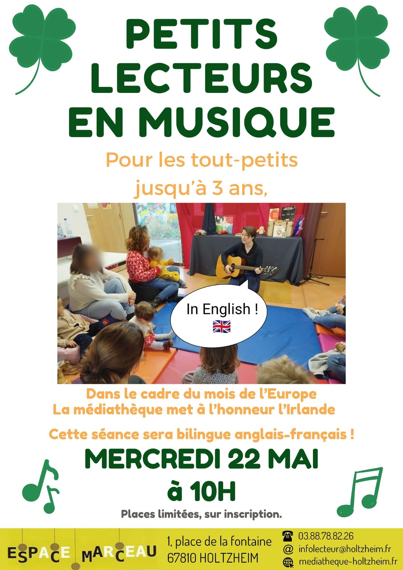 Affiche reprenant les éléments de l'animation Petits lecteurs en musique, précisant que la lecture est bilingue dans le cadre du mois de l'Europe, et avec une photo de l'animatrice avec une guitare face au public sur des tapis, et une bulle de BD qui dit "In English !" avec le drapeau du Royaume Uni